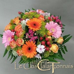 bouquet-de mariée-de couleurs-gaies-roses-branchues-orange-germini-hypericum-et-fenouil