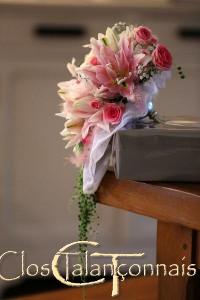 bouquet-de mariée-lys-double-et-rose-branchue-gypsophile-ceropegia