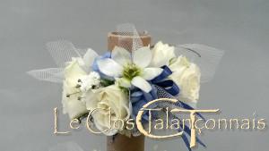 bracelets-de-fleurs-roses-blanches-hortensias-bleus